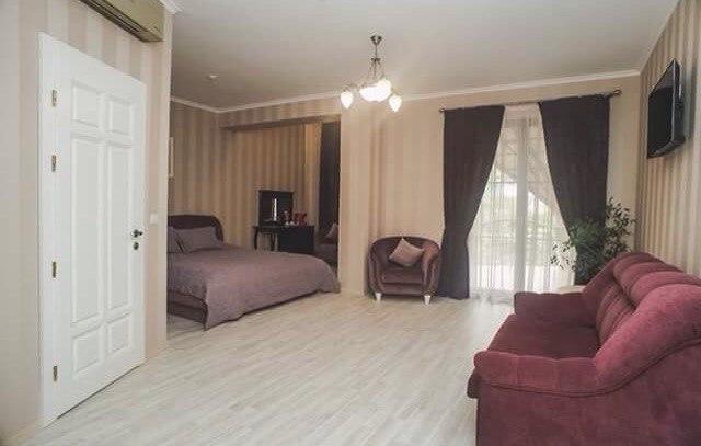 Hotel And Restaurant Velure Munkács Kültér fotó