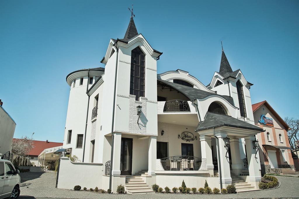 Hotel And Restaurant Velure Munkács Kültér fotó